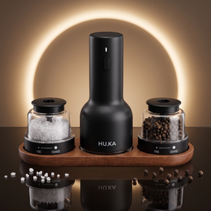 Zestaw HU.KA Pulse Premium Wood na lustrzanym blacie w ciepłym podświetleniu