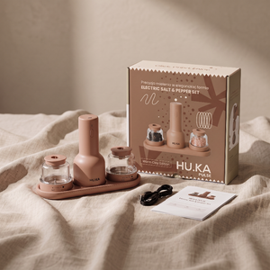 Co znajdziesz w pudełku — zestaw HU.KA Pulse, pudełko Warm Clay Edition, przewód USB-C i instrukcja